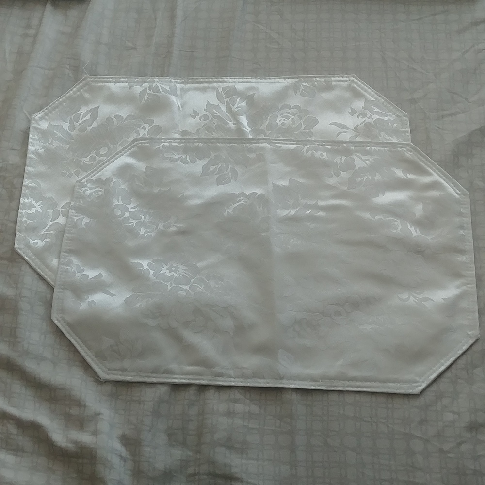 Floral print placemat set